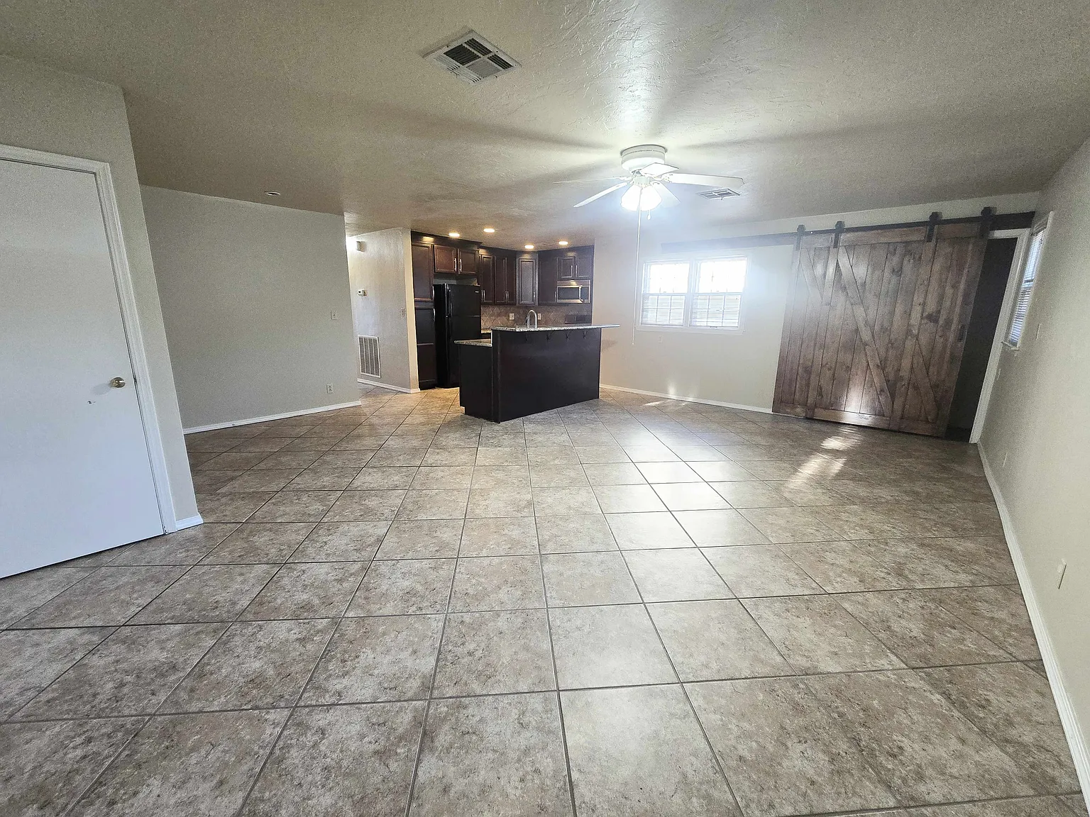 2 bed, 1333 sqft, $1,300 — Photo 4