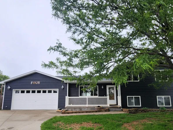 4 Willow Ln, Kearney, NE 68845