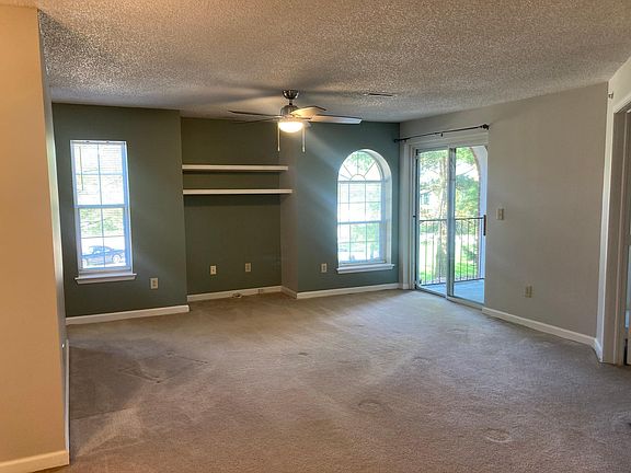 3rd image of 220 Fox Hollow Dr APT 106