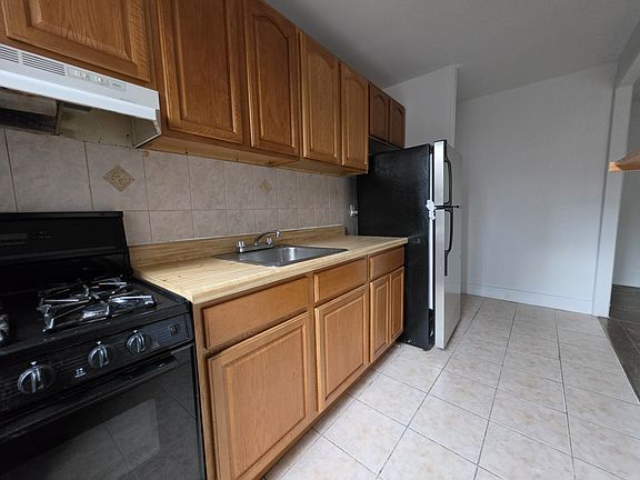 4th image of 725 4th Ave APT C5