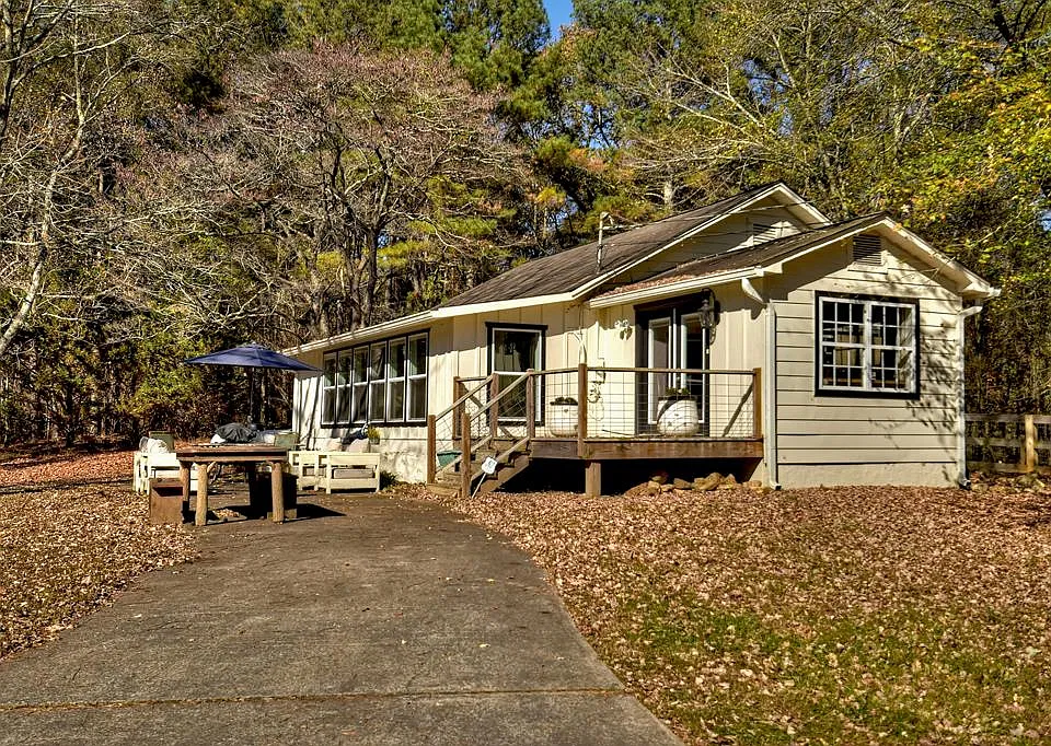 3380 Clear Creek Rd