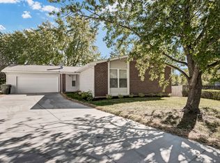 13 Victoria Sq, Saint Peters, MO 63376