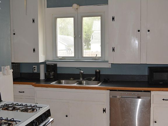 3rd image of 163 E Main St