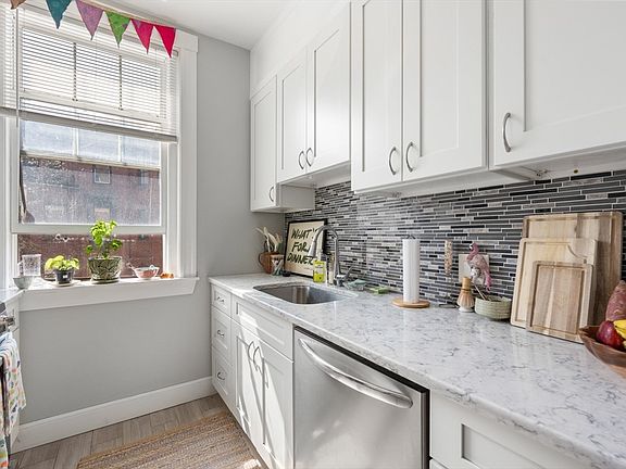 3rd image of 282 Newbury St APT 6