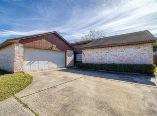 5802 Walnutgate Dr, Spring, TX 77373
