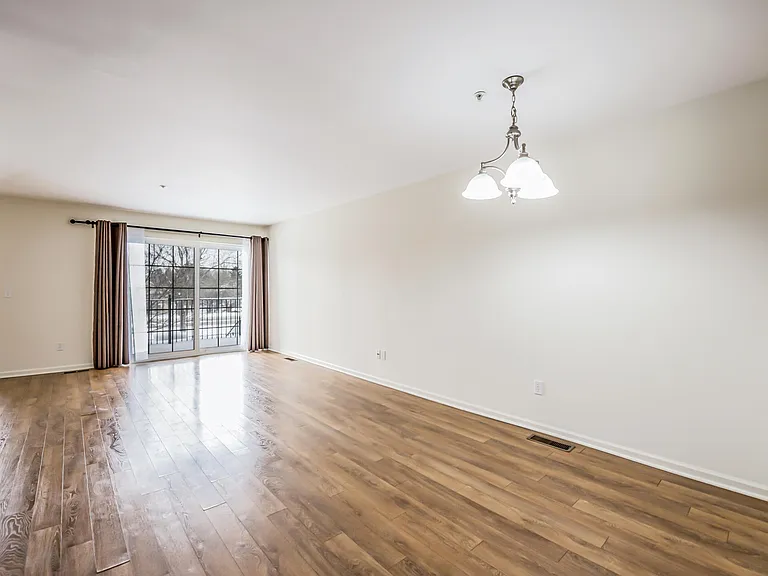 120 W Oakbrook Dr — Photo 9