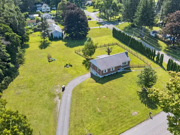 8 Gardner Road, Wynantskill, NY 12198