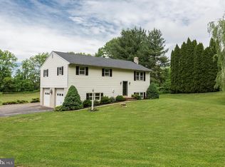 3 Apache Ln, Willow Street, PA 17584