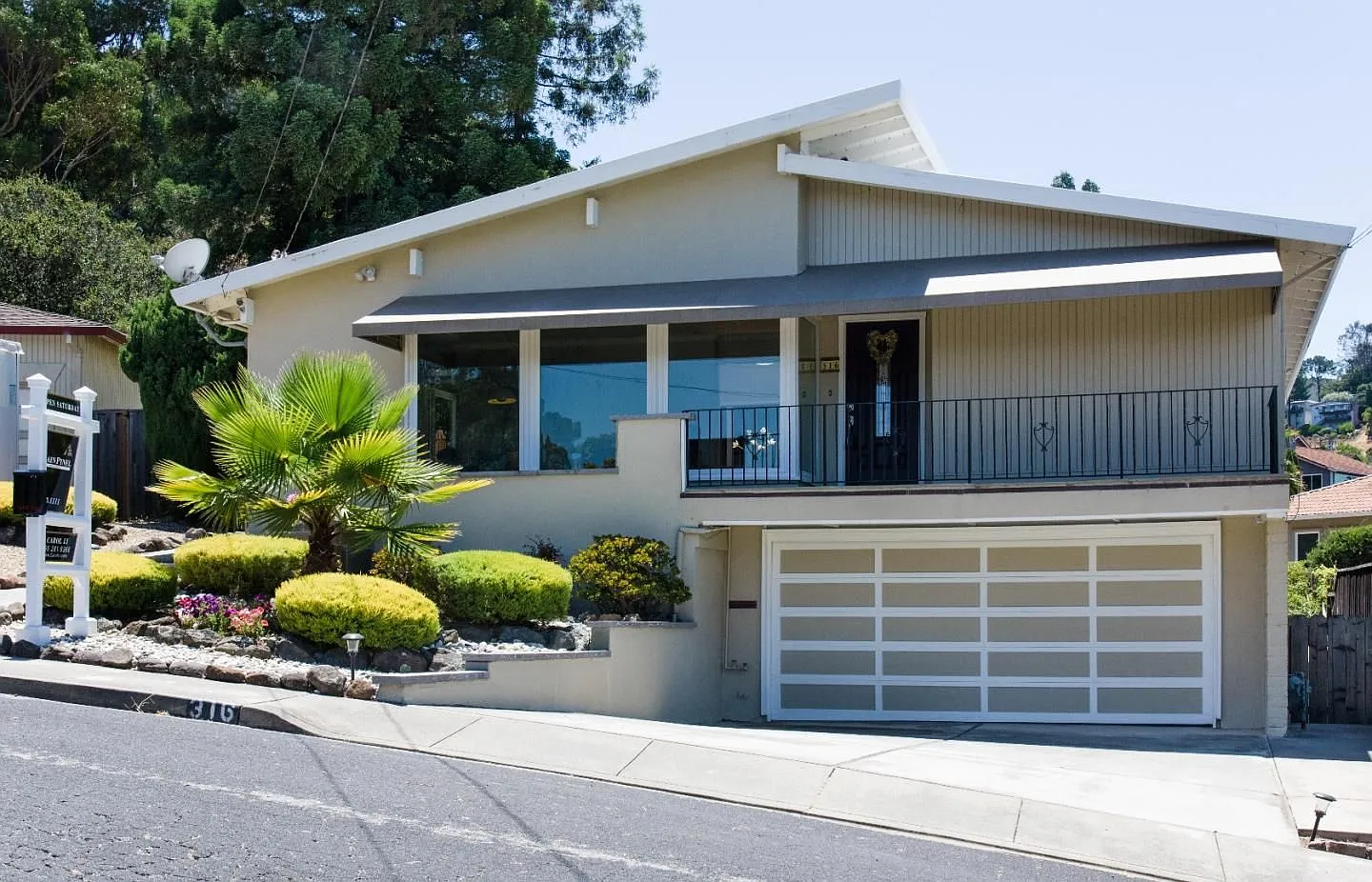316 Malcolm Ave photo 1