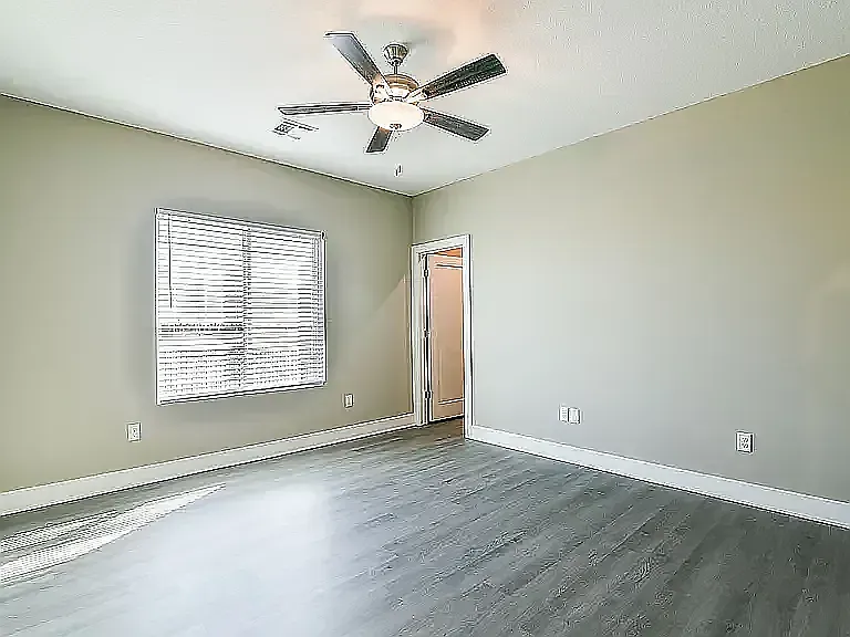 3 bed, 1270 sqft, $1,550 — Photo 3