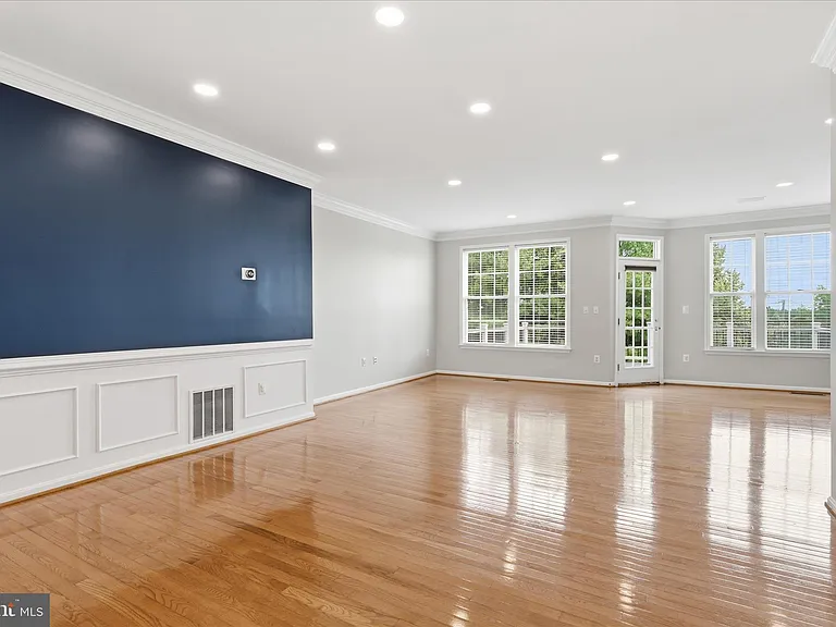 812 Sydney Ter NE — Photo 14