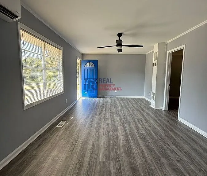 2909 Skyline Dr — Photo 2