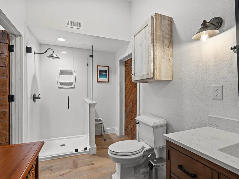 Guest Suite Ensuite Bathroom