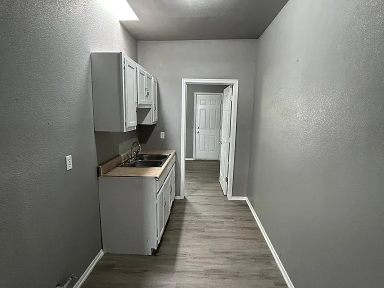 835 N F Ave — Photo 6