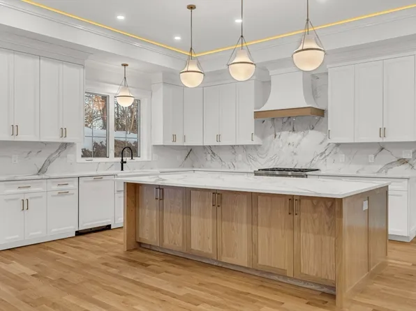 213 Sandy Valley Rd, Dedham, MA 02026