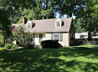 7302 Rosewood Dr, Prairie Village, KS 66208