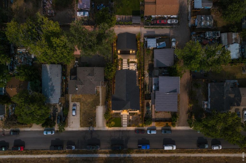 225 3rd St