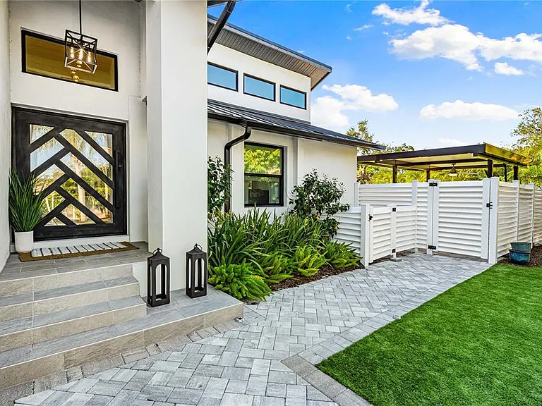 2500 Monterey St — Photo 3