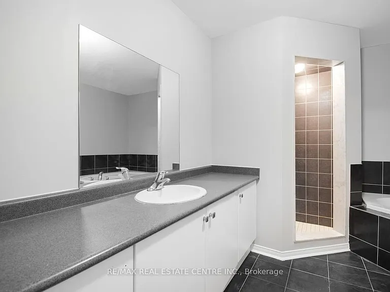 112 Commodore Dr — Photo 39
