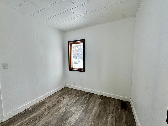 5th image of 402 2nd Ave SE