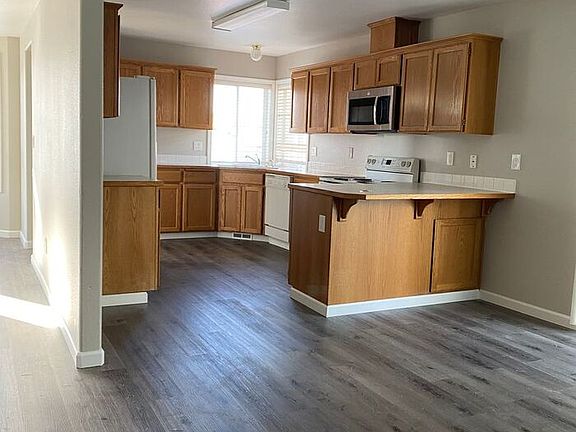 3rd image of 1505 201st St E