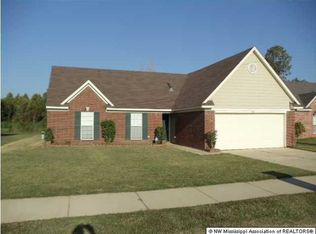 7169 Hurt Rd, Horn Lake, MS 38637