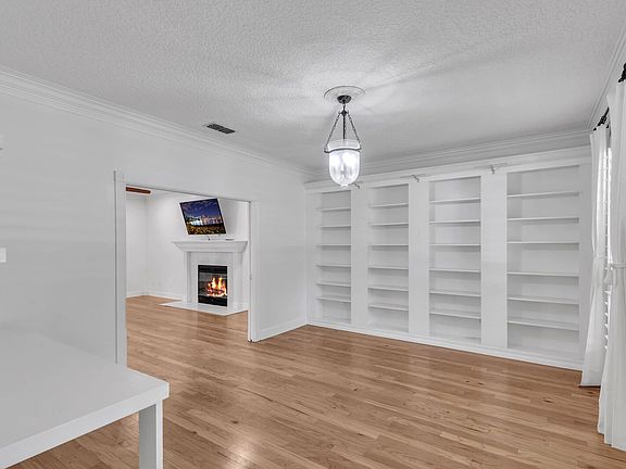 5th image of 1427 Mallard Landing Blvd