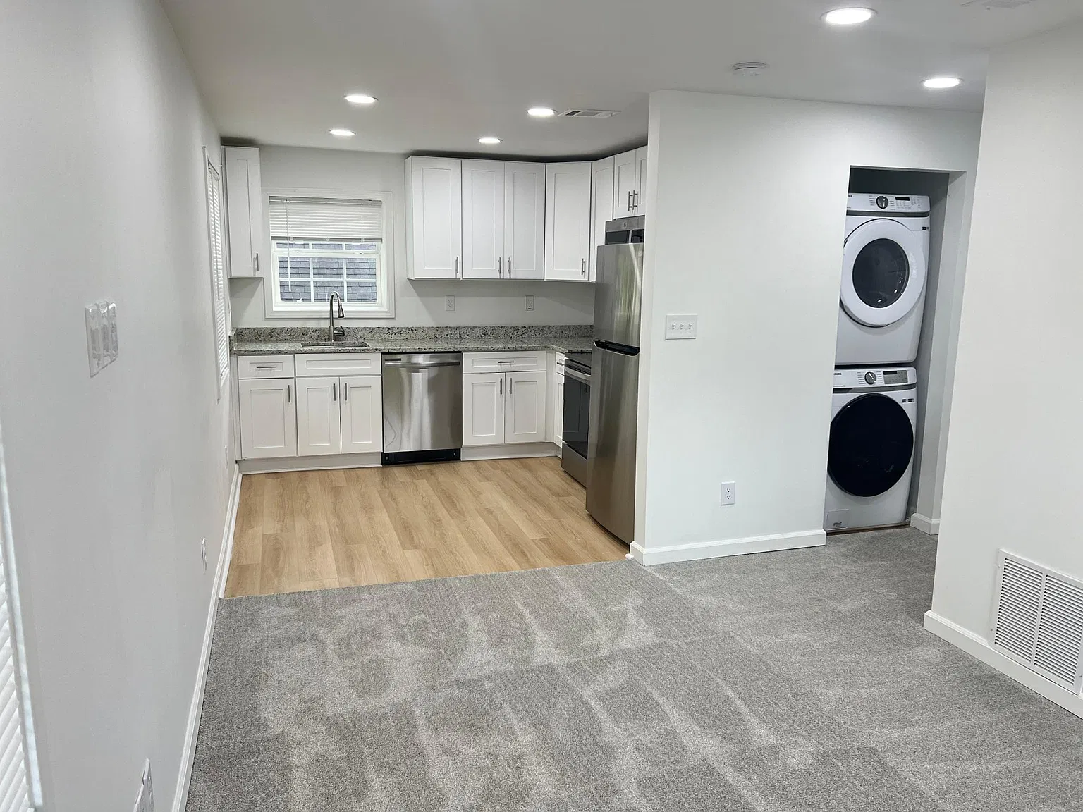2 bed, 700 sqft, $1,400 — Photo 2