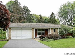 27 Barnfield Rd, Pittsford, NY 14534