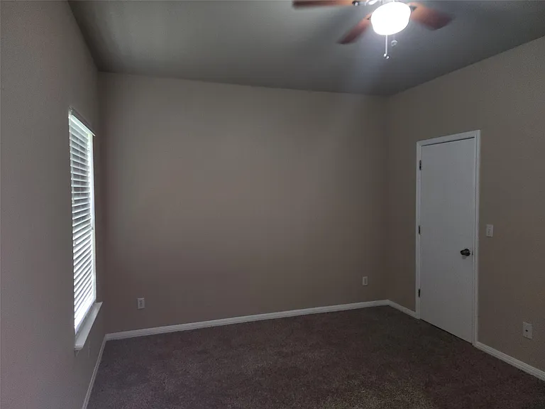503 Gregory Ct — Photo 29
