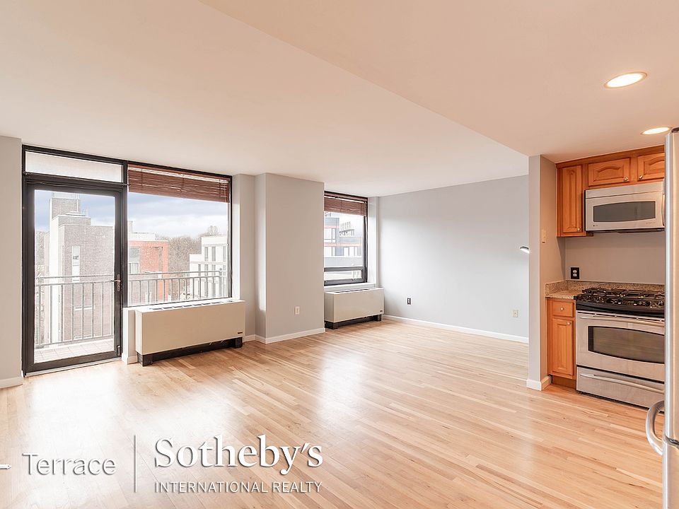 1st image of 11624 Grosvenor Ln APT 8B