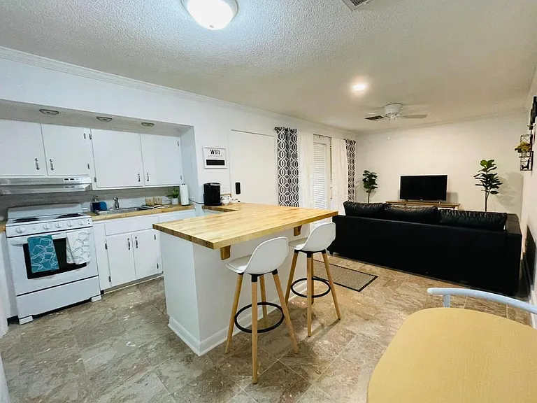 615 Executive Golf Villas #B — Photo 3