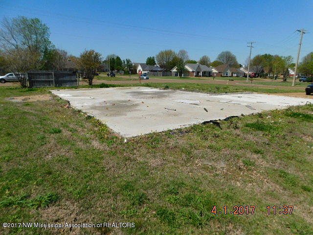 2nd image of 2795 Waverly Dr