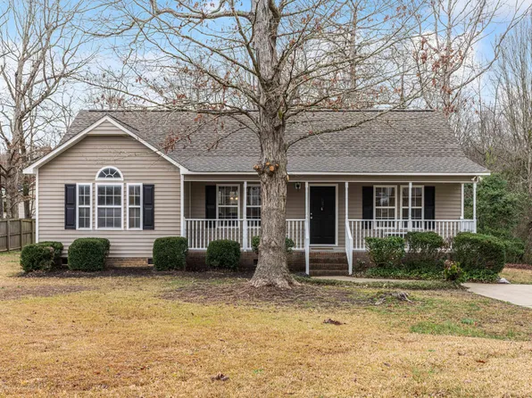 207 Southland Dr, Zebulon, NC 27597