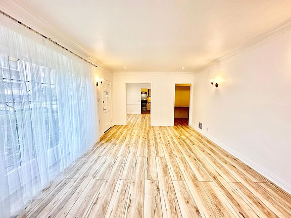 4th image of 401 S Cloverdale Ave #401