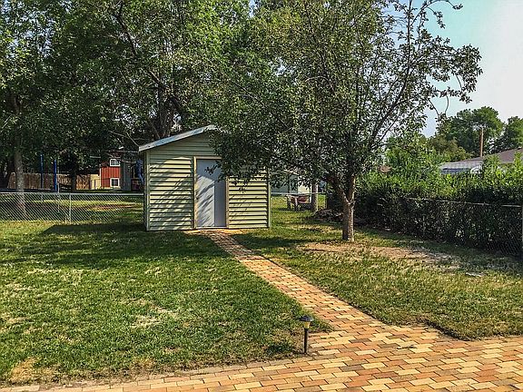 12x12 shed with shelving 