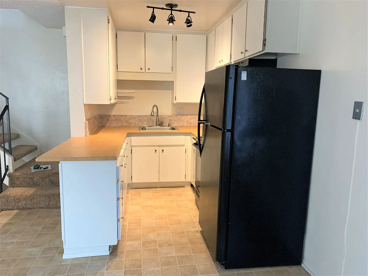 2BR/1BA Townhome with pool in Penasquitos Villas — Photo 3