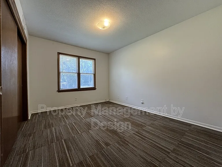 1033 5th St #6 — Photo 8