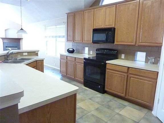 3rd image of 2505 Swan Dr