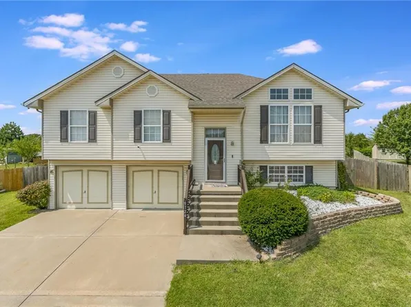 8724 N Robinhood Ave, Kansas City, MO 64154