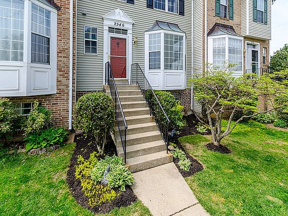 3rd image of 2546 Selkirk Ct