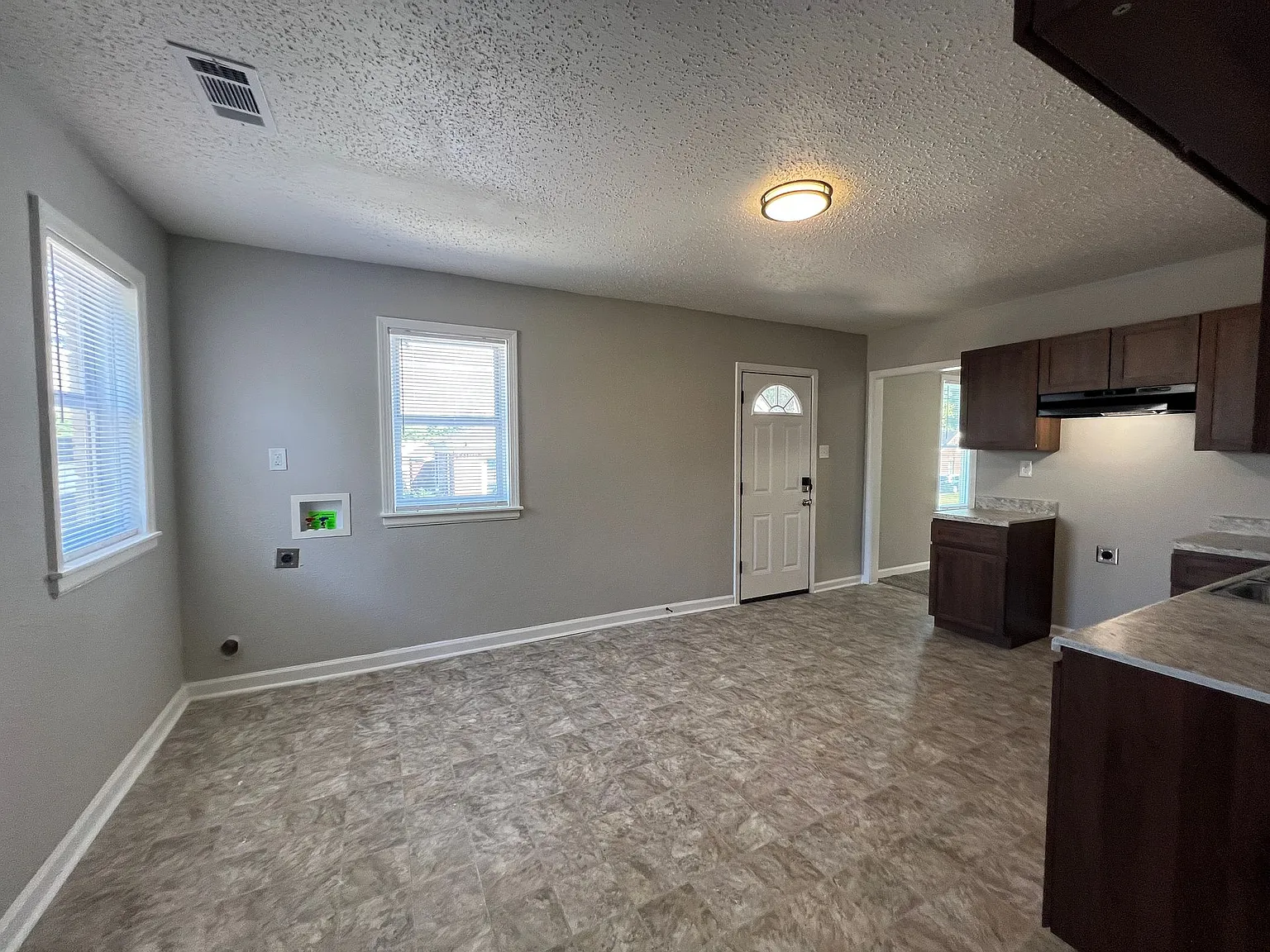 176 E Fernwood Ave — Photo 3