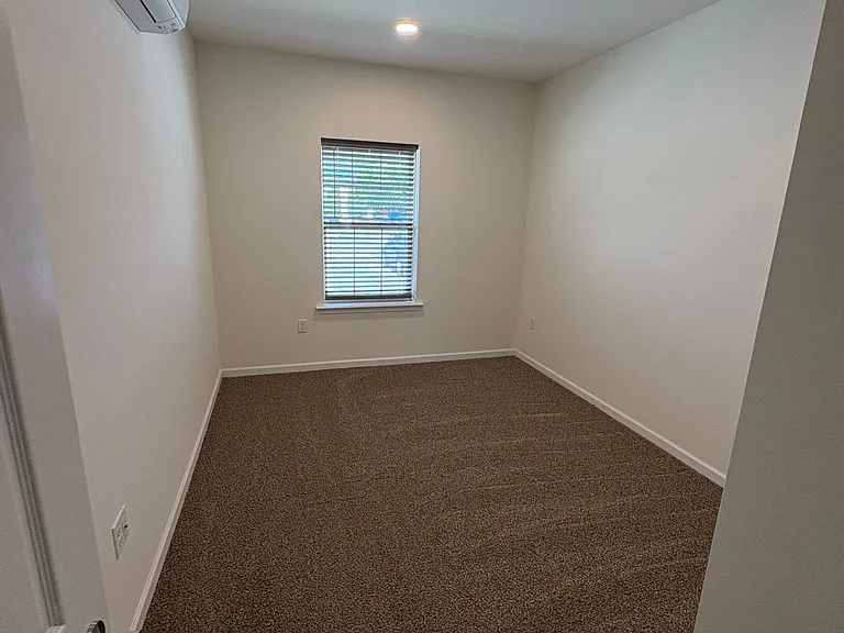 East Breeze — Photo 29
