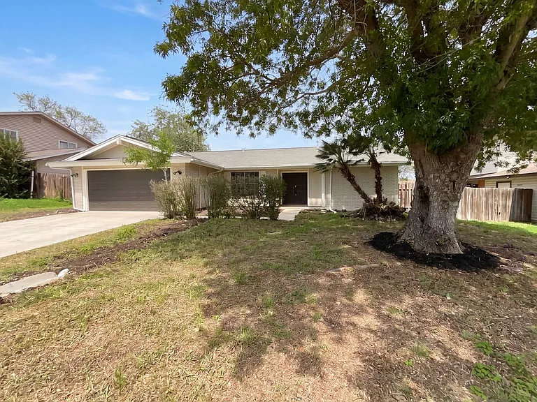 1158 S Ellison Dr — Photo 2
