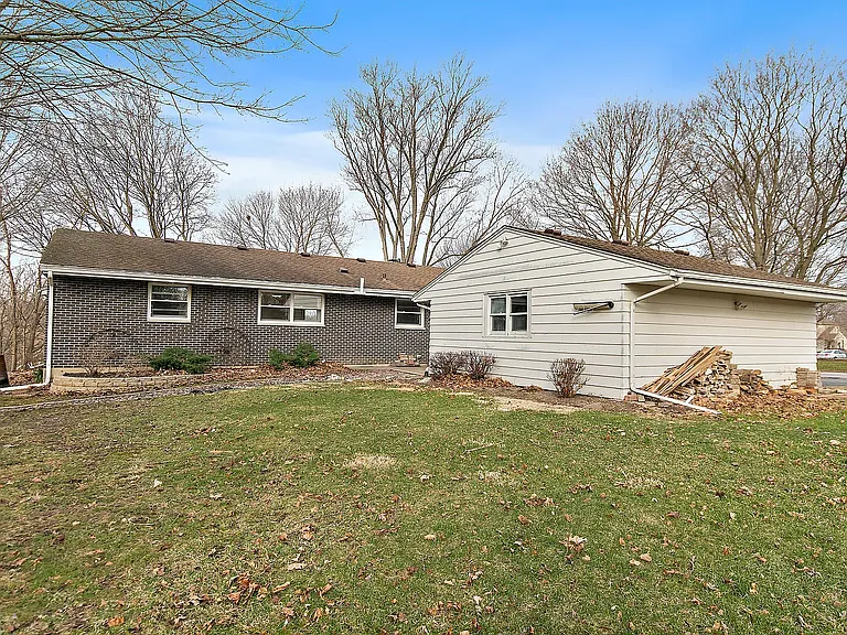 1000 Jackson Ave — Photo 2