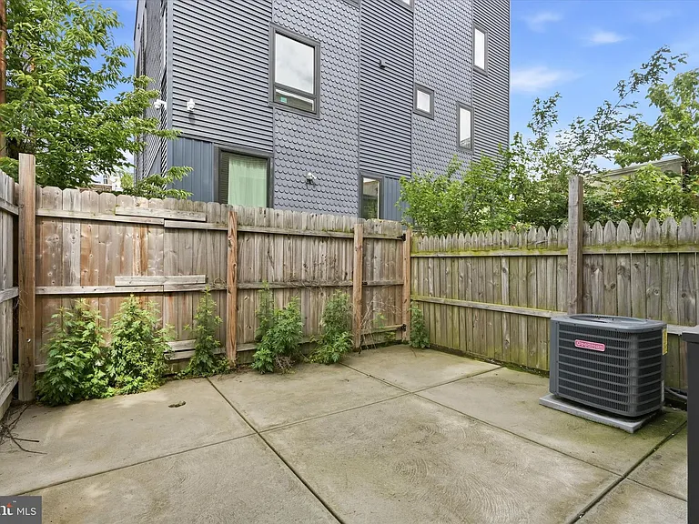1843 E Huntingdon St #A — Photo 11