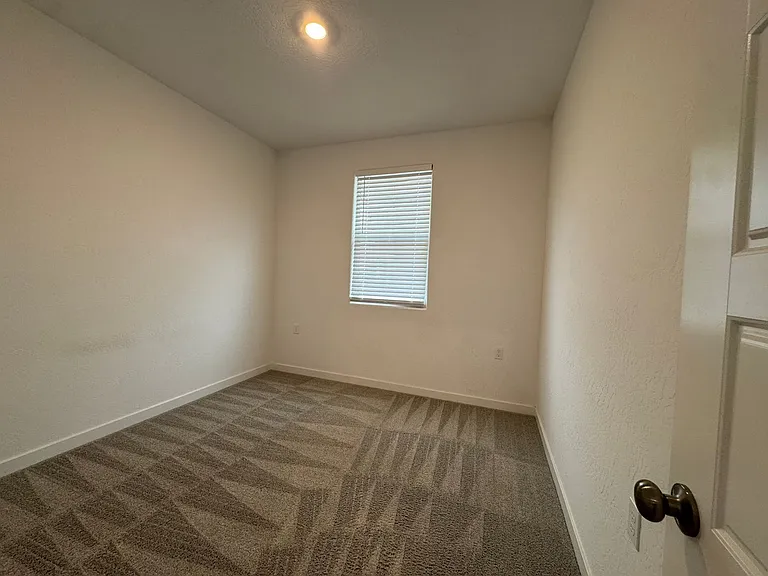 997 W Pioneer Dr — Photo 13