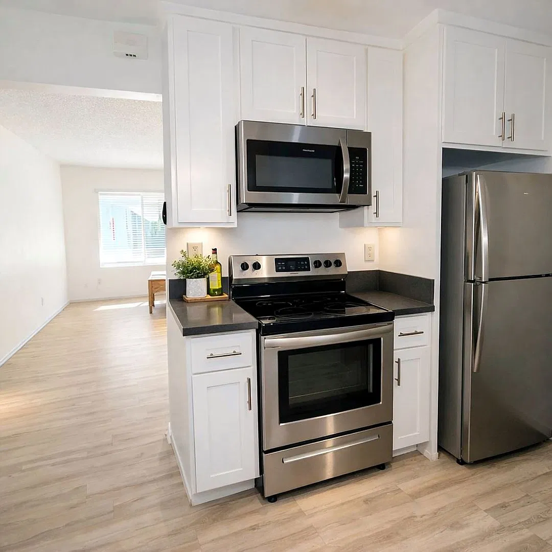 360 Lime Ave — Photo 2