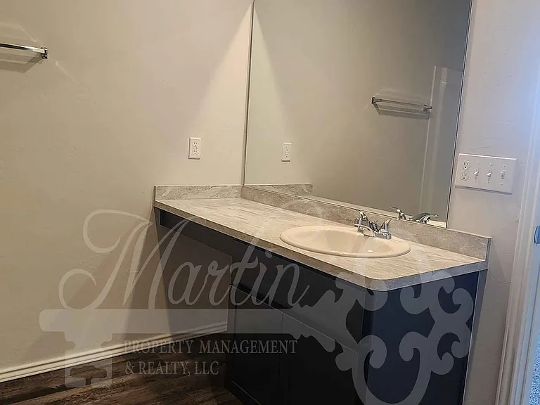 1410 Ellie Ct — Photo 9