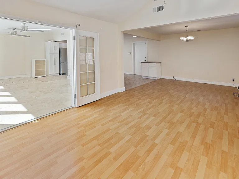 12504 Saratoga Ave — Photo 11